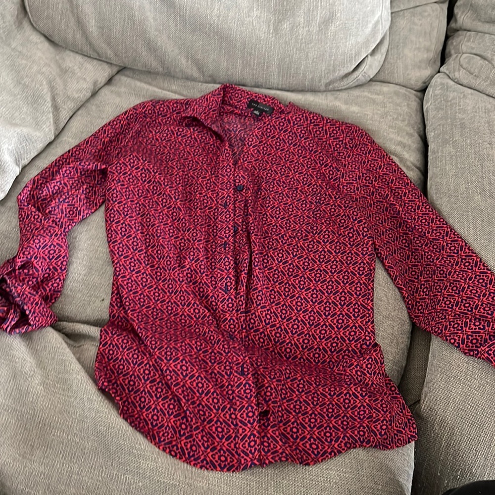 Silky 3/4 sleeve top. Beautiful fuchsia and navy. Sleeves roll up and button .